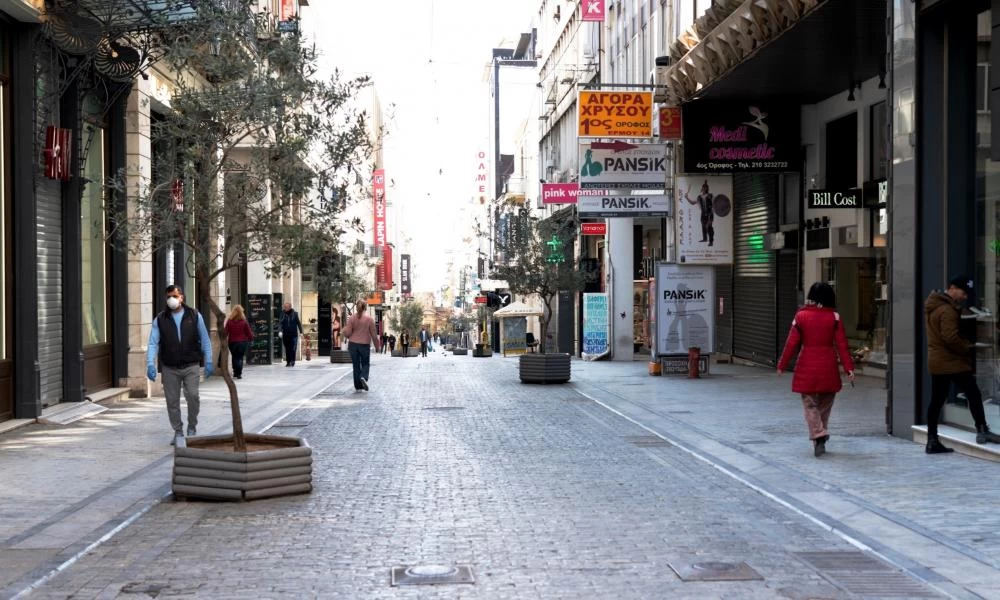 «Βυθίστηκε» το εμπόριο: Βουτιά - σοκ 50% στην αγορά παρά τις εκπτώσεις